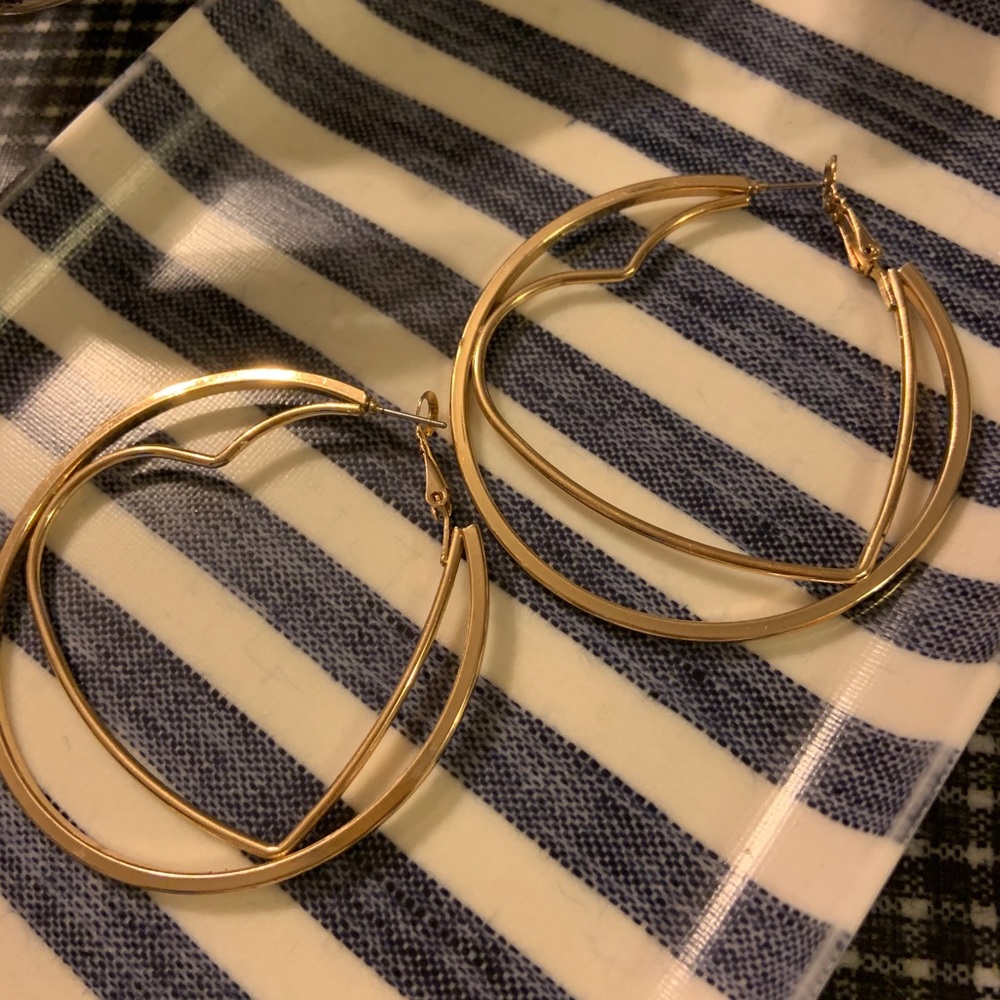 Classic minimalist gold tone vintage earrings set - Picture 7 of 7